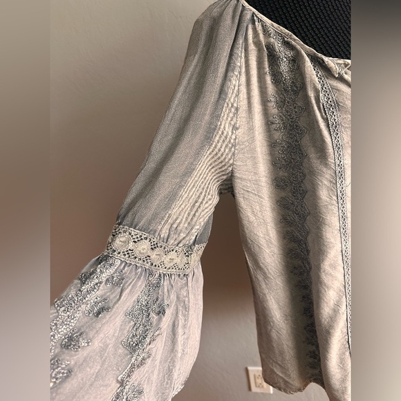 Young Threads Boho Flowy Blouse Size L - NWT - Picture 2 of 8